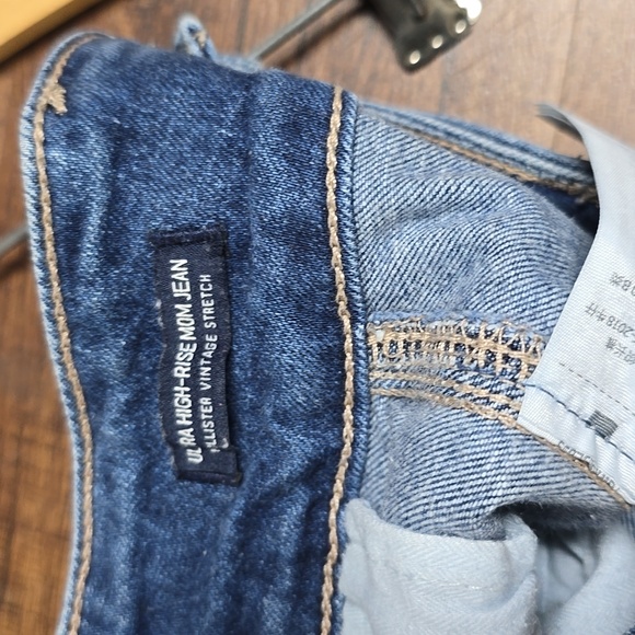 Hollister High Rise Blue Mom Blue Jeans - Picture 6 of 8